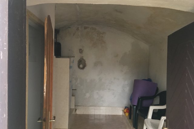 Návrh sanace vlhkého zdiva historické chalupy.