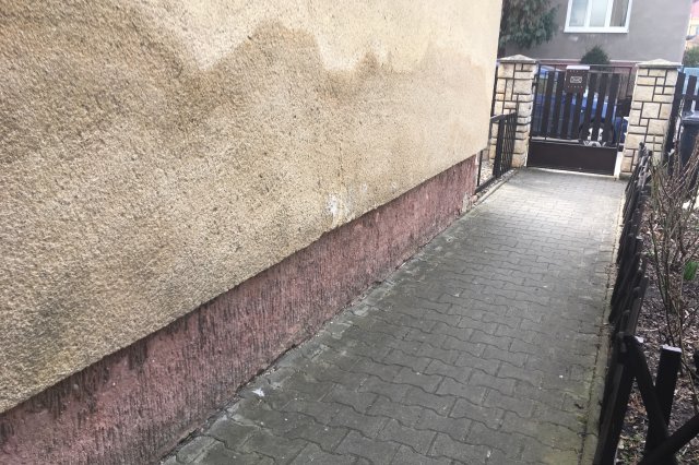 Zasolení zdiva - vliv vodorozpustných solí na zdivo a omítky.