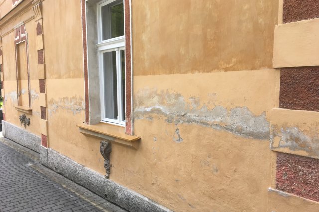 Zasolení zdiva - vliv vodorozpustných solí na zdivo a omítky.