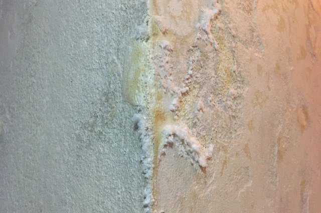 Zasolení zdiva - vliv vodorozpustných solí na zdivo a omítky.