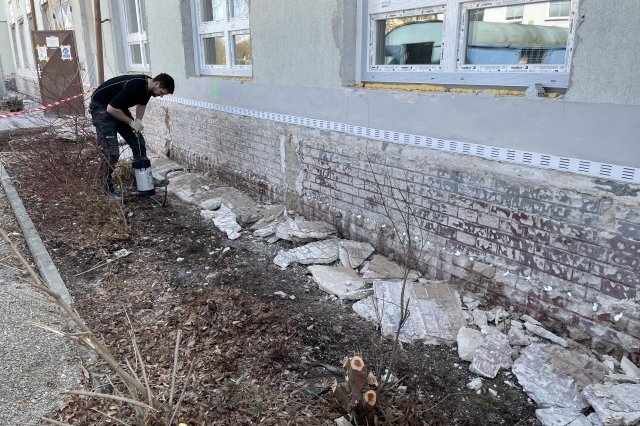 Krémová injektáž zdiva (článek 1/3) – cenově dostupná technologie dodatečné izolace vlhkého zdiva.