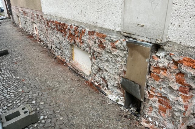 Sanace smíšeného zdiva u historických objektů: Cesta k trvale suchému zdivu.