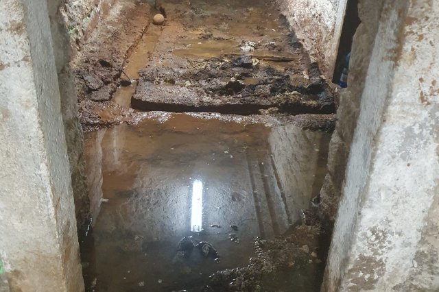 Jak probíhá profesionální sanace vlhkého zdiva krok za krokem.