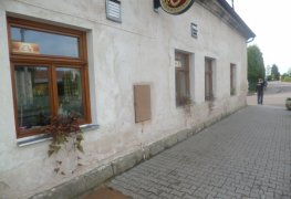 Čepí, instalace bezdrátové elektroosmózy pro sanaci vlhkého zdiva hostince.