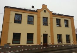 Stračov, sanace a odvlhčení vlhkého zdiva budovy mateřské školky aktivní drátovou elektroosmózou.