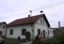 Petrovice, odstranění vlhkosti spodní stavby obecního domu bezdrátovou elektroosmózou.