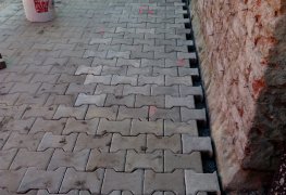 Návrh a realizace řešení odvlhčení rodinného domu kombinací souboru sanačních metod.