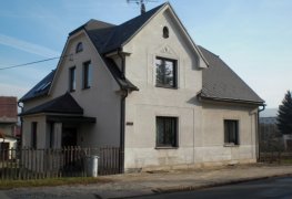 Trutnov, zamezení pronikání vzlínající vlhkosti do zdiva rodinného domu pomocí bezdrátové elektroosmózy.