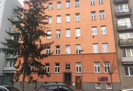 Brno, odvlhčení suterénu bytového domu kombinací technologií bezdrátové elektroosmózy a chemické injektáže silikonovou mikroemulzí.