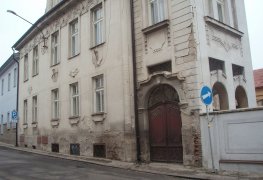 Aktivní elektroosmóza pro odvlhčení zdiva historického objektu.