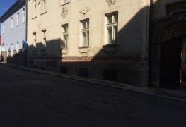 Aktivní elektroosmóza pro odvlhčení zdiva historického objektu.