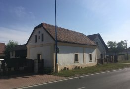 Pardubice, sanace vlhkého zdiva rekonstruovaného historického objektu aktivní drátovou elektroosmózou.