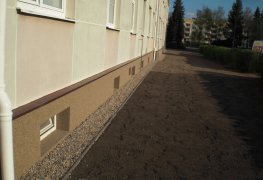 Řešení odvlhčení a sanace vlhkého zdiva většího bytového domu.