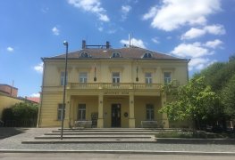 Sanace vlhkého zdiva městského domu aktivní elektroosmózou.