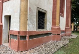 Odvlhčení zdiva a odstranění vzlínající vlhkosti zdiva historické kaple aktivní elektroosmózou.