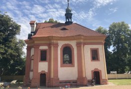 Odvlhčení zdiva a odstranění vzlínající vlhkosti zdiva historické kaple aktivní elektroosmózou.
