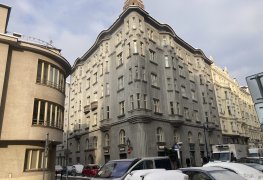 Aplikace technologie aktivní drátové elektroosmózy pro řešení vzlínající vlhkosti u většího bytového domu.