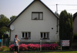 Jeníkovec, odvlhčení zdiva rodinného domu bezdrátovou elektroosmózou, částečně provedení chemických clon.