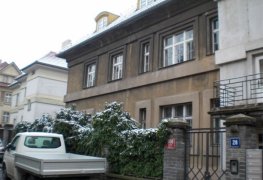 Praha-Vinohrady, odvlhčení zdiva rodinného domu bezdrátovou elektroosmózou.